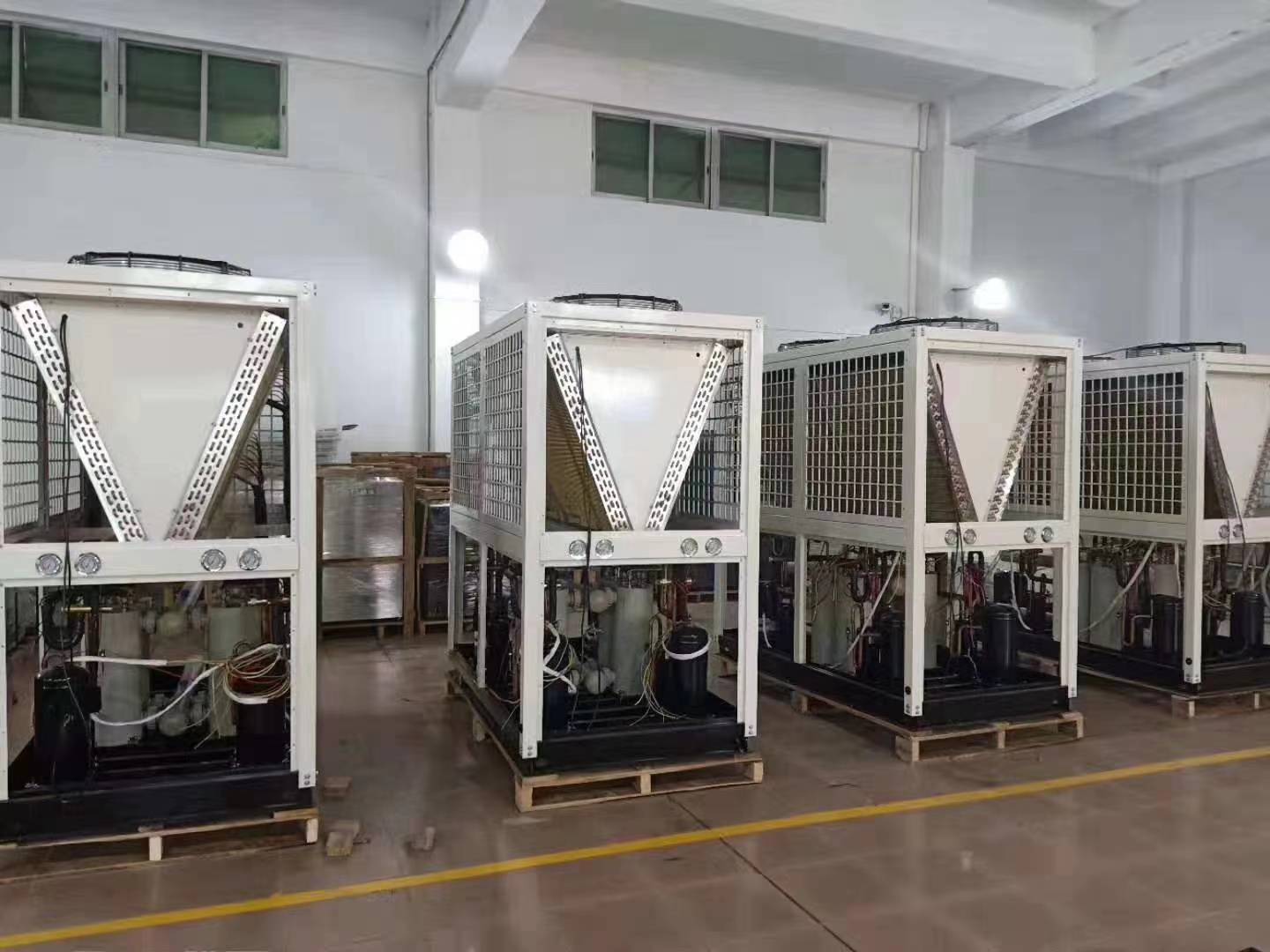 親！我是空氣能熱泵熱水器機(jī)組，下面讓我來自我介紹一下....